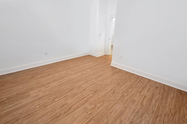 Building Photo - 650 E Brooklyn Vlg Ave