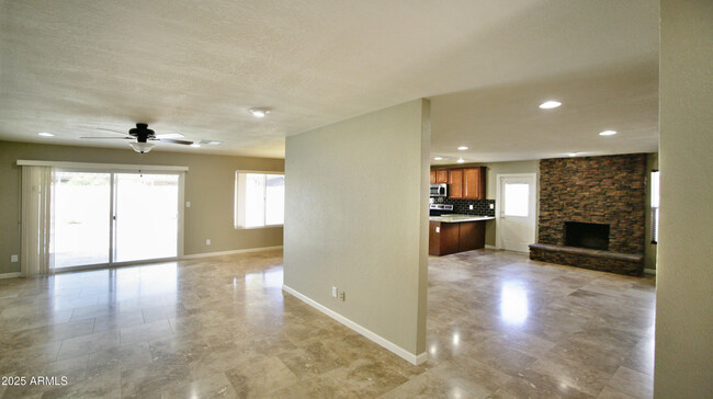 Building Photo - 10880 E Sahuaro Dr