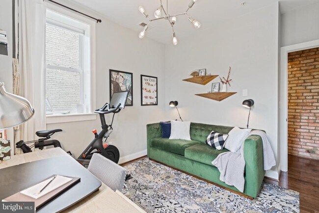 Building Photo - 1249 Kenyon St NW