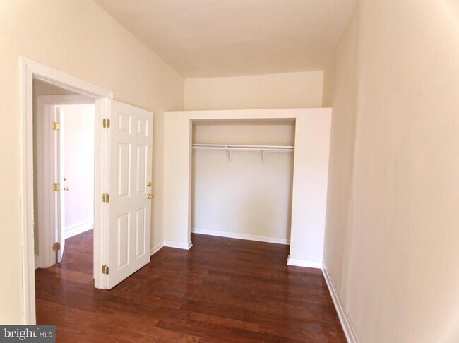 Building Photo - 1530 Fontain St