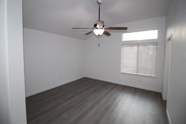 Building Photo - 2232 Golden Ave