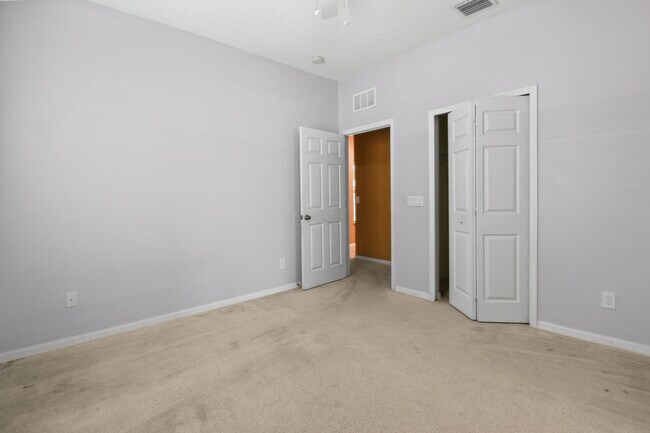 Building Photo - 6221 NW Hacienda Ln