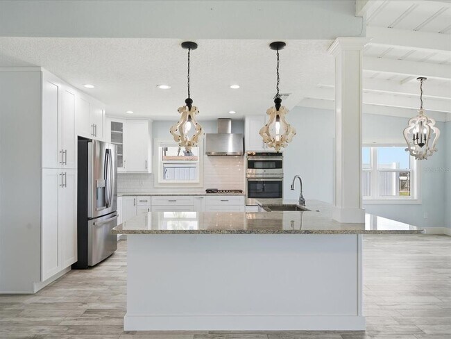 Building Photo - 828 Bay Point Dr