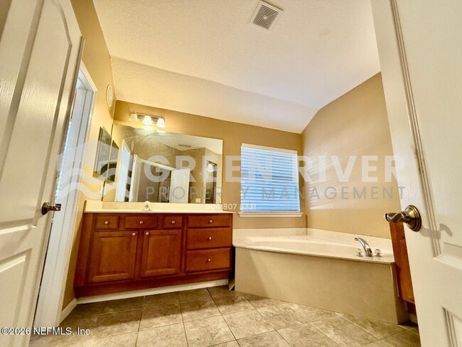 Building Photo - 1462 Scenic Oaks Dr