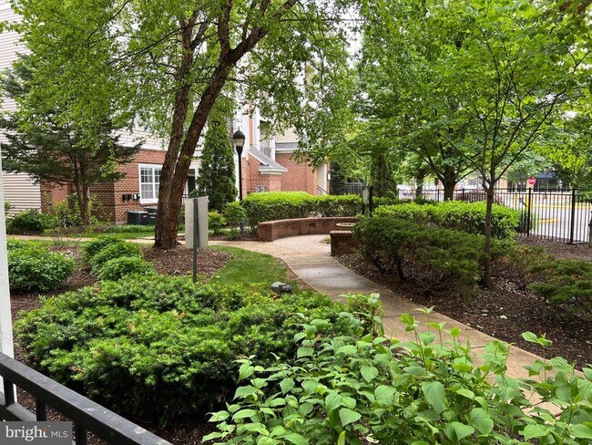 Building Photo - 12905 Centre Park Cir