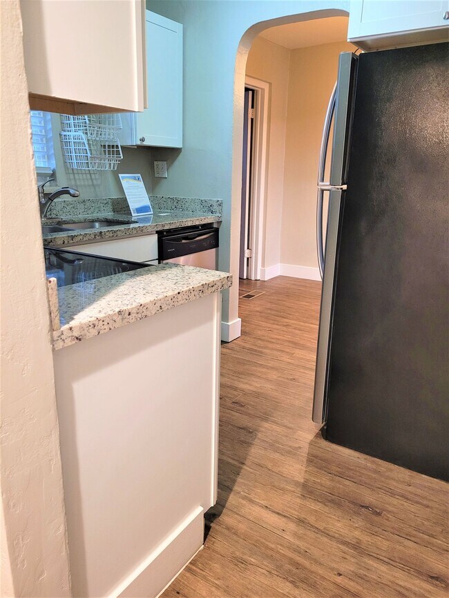 Building Photo - Newly Remodeled 1 bed/1 bath in Sugarhouse...