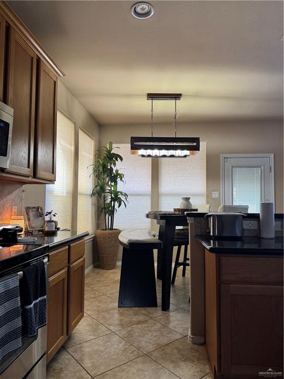 Building Photo - 40 San Angelo St