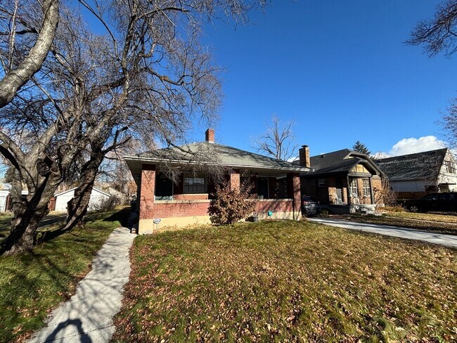 Building Photo - 361-361 Williams Ave S