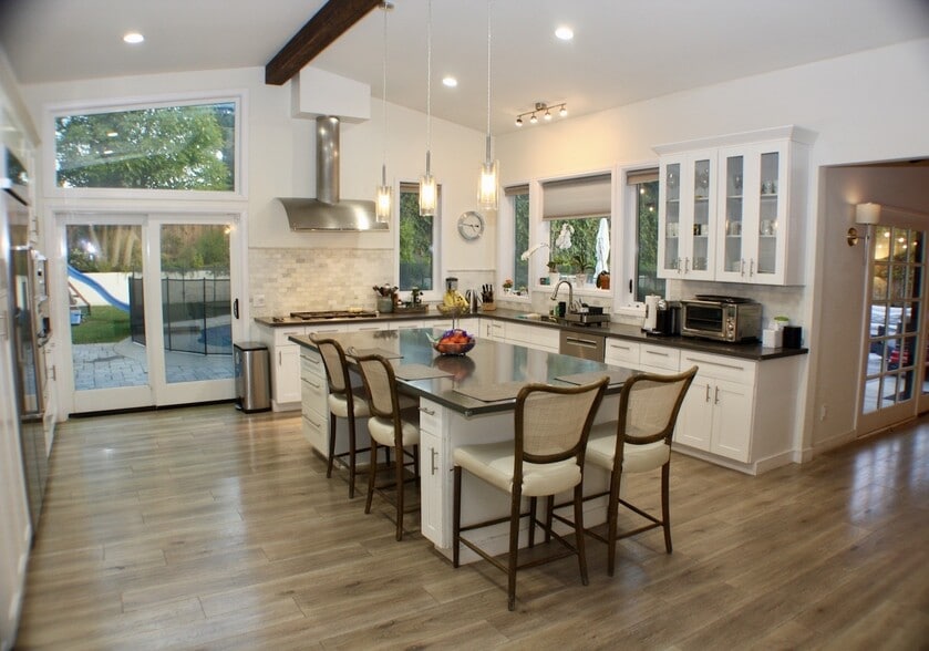 Building Photo - 4820 Abbeyville Ave