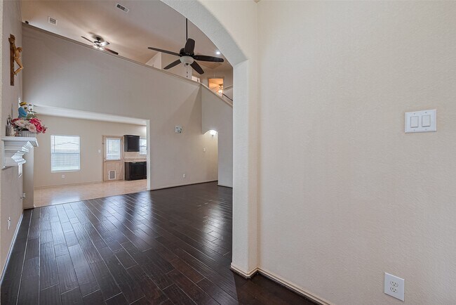 Building Photo - 1810 Emerson Ridge Dr