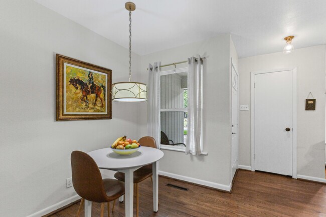 Building Photo - 1404 Bluebonnet Trail