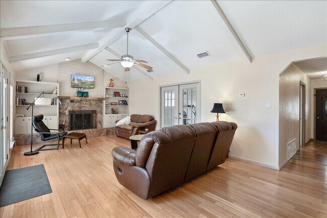Building Photo - 4611 Cedargrove Dr