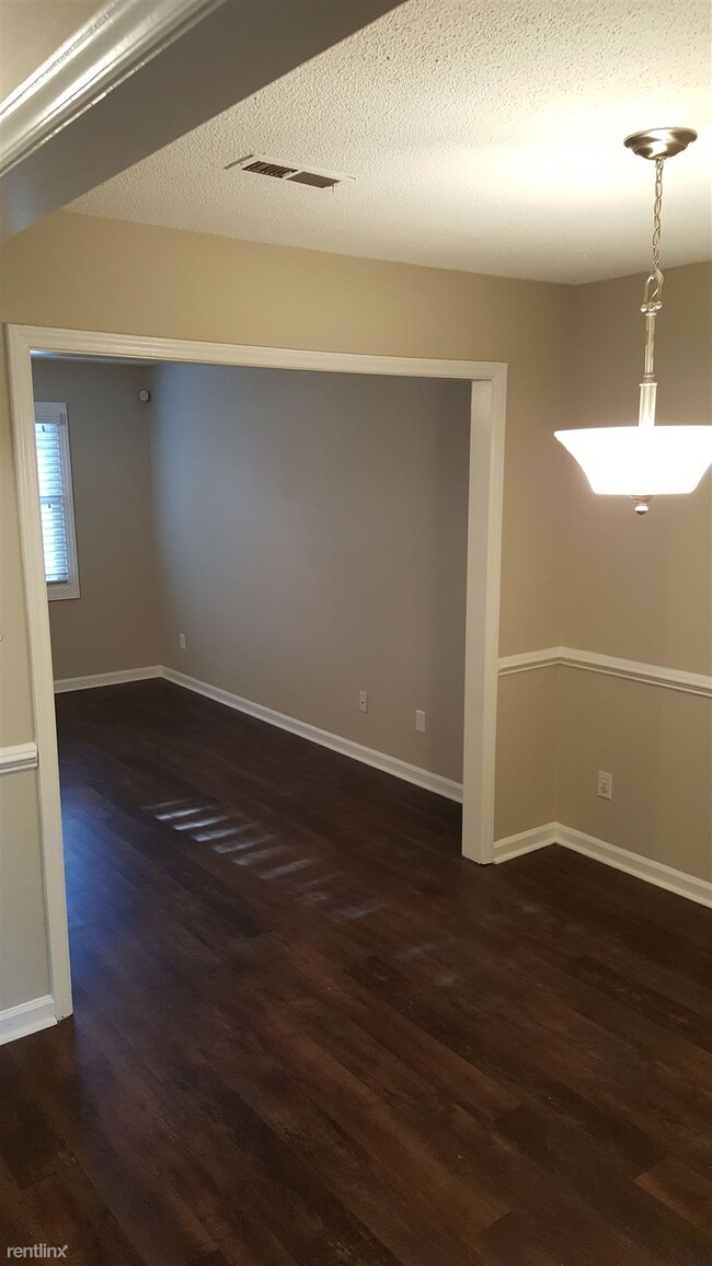 Building Photo - 2 br, 1.5 bath Condo - 6301 New Market