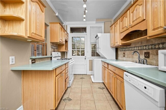 Building Photo - 600 W Olney Rd