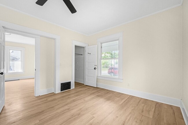 Building Photo - 3 bedroom house in Kendallville! CHRISTMAS...