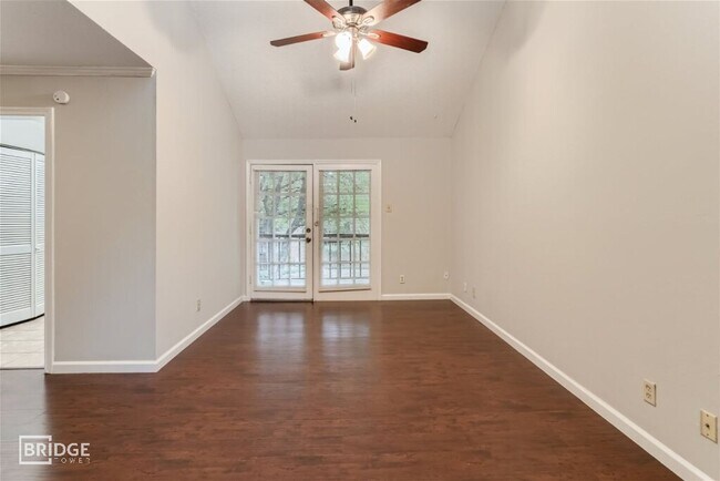 Building Photo - 16301 Ledgemont Ln