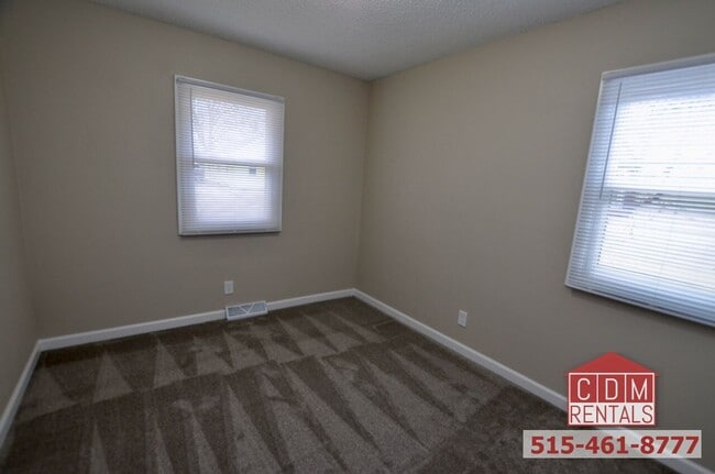 Building Photo - DSM Ranch - Newly Renovated!