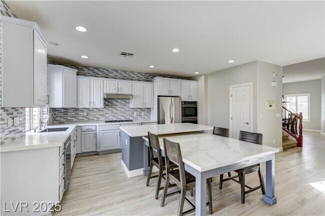 Building Photo - Stunning Home in Gated Community ~ Paseos ...