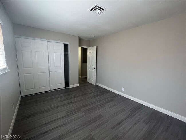 Building Photo - 5237 Garden Ln