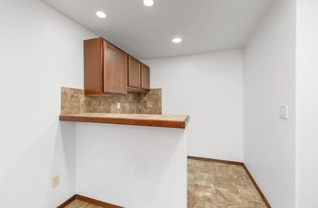 Building Photo - Luxurious Bel Aire Home
