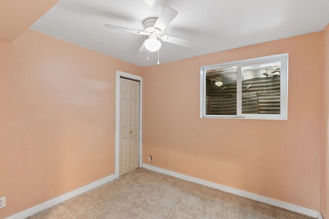 Building Photo - 341 Longfellow Dr