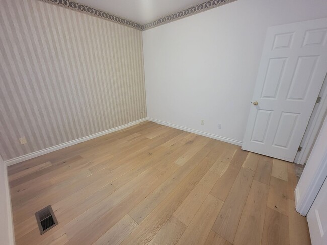 Building Photo - Perfect Family Home Near Badger Mountain –...