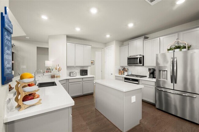 Building Photo - 17010 Bainham Forest Trl