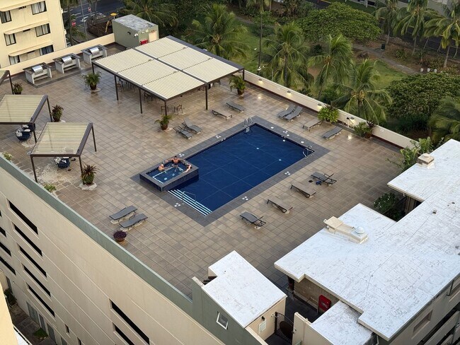 Building Photo - Beautiful High-Rise 1 Bedroom in Waikiki with Covered Parking