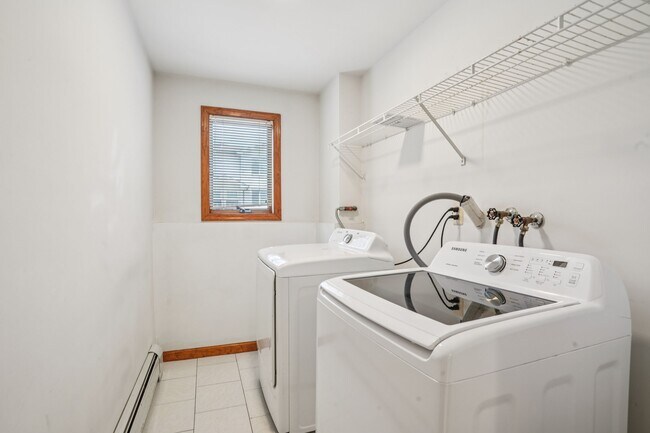 Building Photo - 2402 Hammett Ave