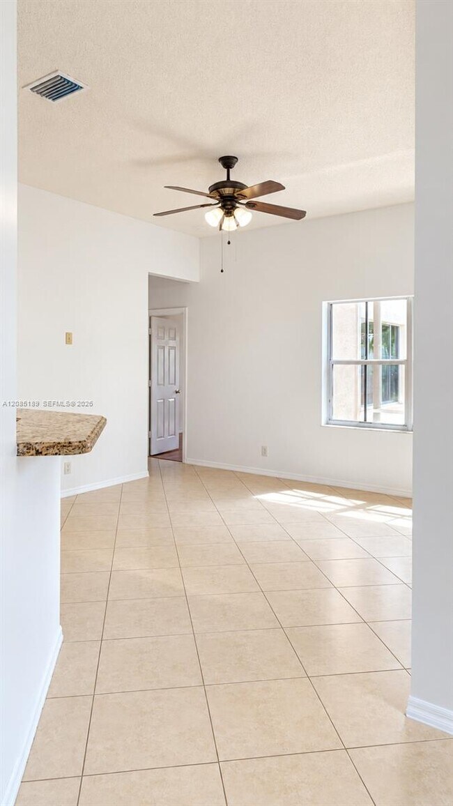 Building Photo - 908 Tanglewood Cir