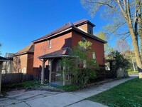 Building Photo - Spacious Five Bedroom Home