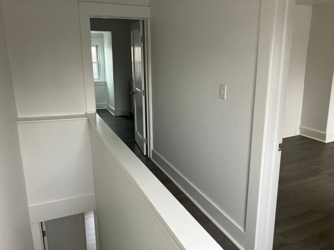 Building Photo - 422 John St