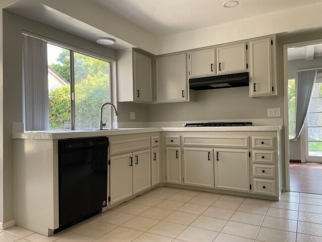 Building Photo - Charming La Costa Home