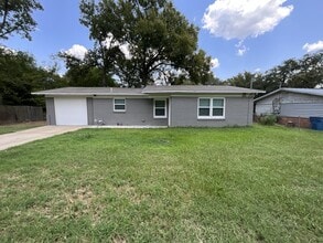 Building Photo - 608 N Cedar St