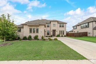Building Photo - 1042 Elmwood Dr