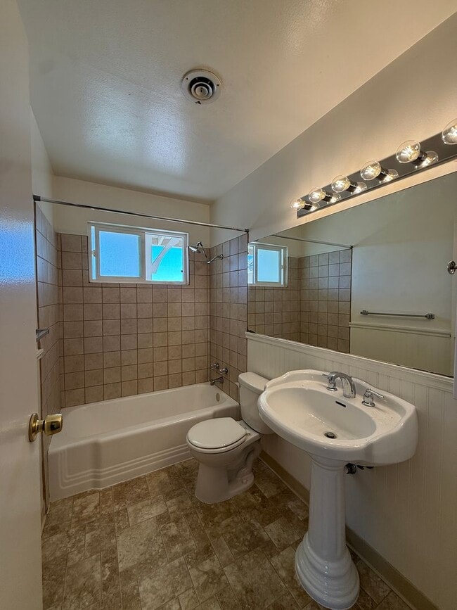 Building Photo - Orcutt Single Story Ranch Style Home Near ...