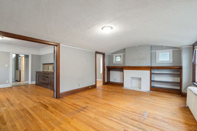 Building Photo - Downer upper across from UWM