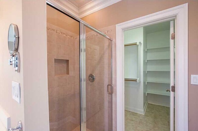 Building Photo - 4486 Pleasant Ave