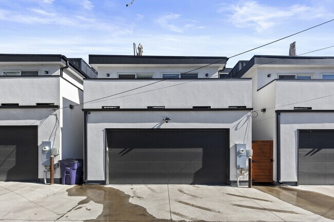 Building Photo - 3224 W 16th Ave