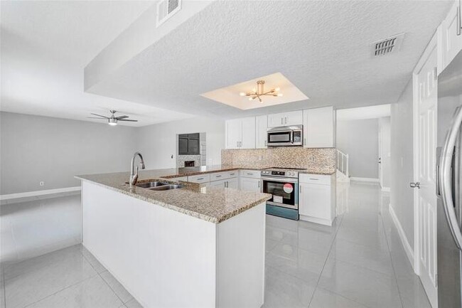 Building Photo - Beautifully Renovated 4/2.5 Pool Home with...