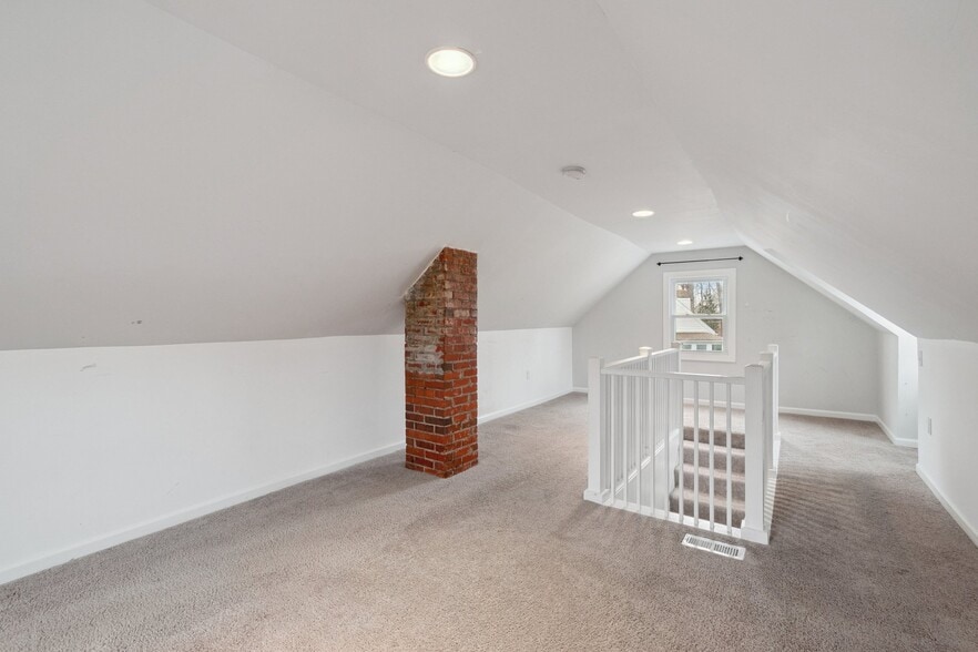 Building Photo - 14615 Crescent Dr