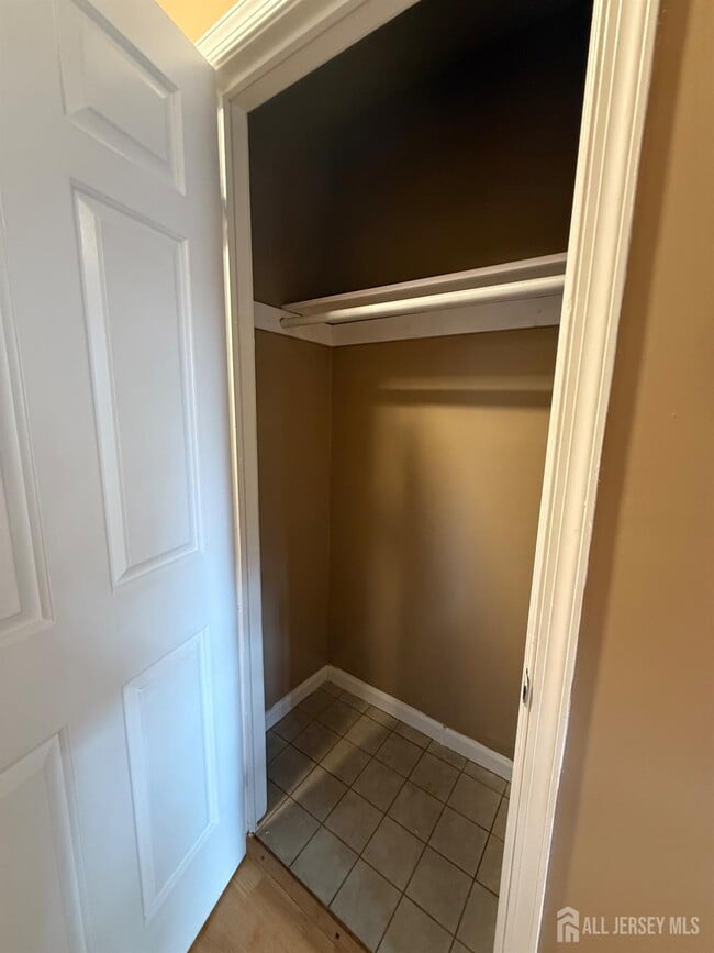 Building Photo - 2802 Deerfield Dr