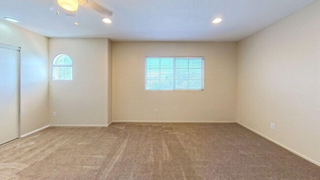 Building Photo - 2226 Willowbrook Ln