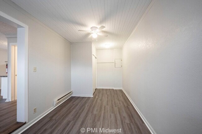 Building Photo - "Charming 1-Bedroom Retreat in Greenfield – Cozy 400 Sq Ft Haven!"