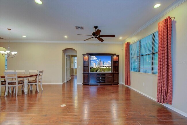 Building Photo - 1122 Oakcrest Dr