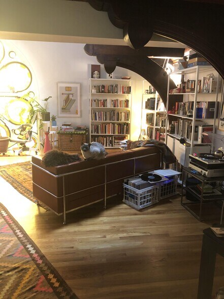 Building Photo - 19 Bow St