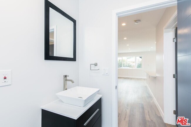 Building Photo - 3872 Bentley Ave