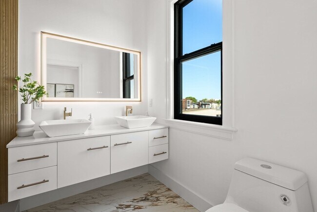 Building Photo - 100 Bennington St