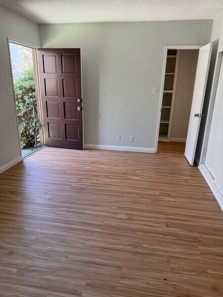 Building Photo - 834 10th St