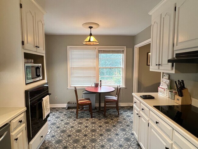 Building Photo - Cute Home in Midtown